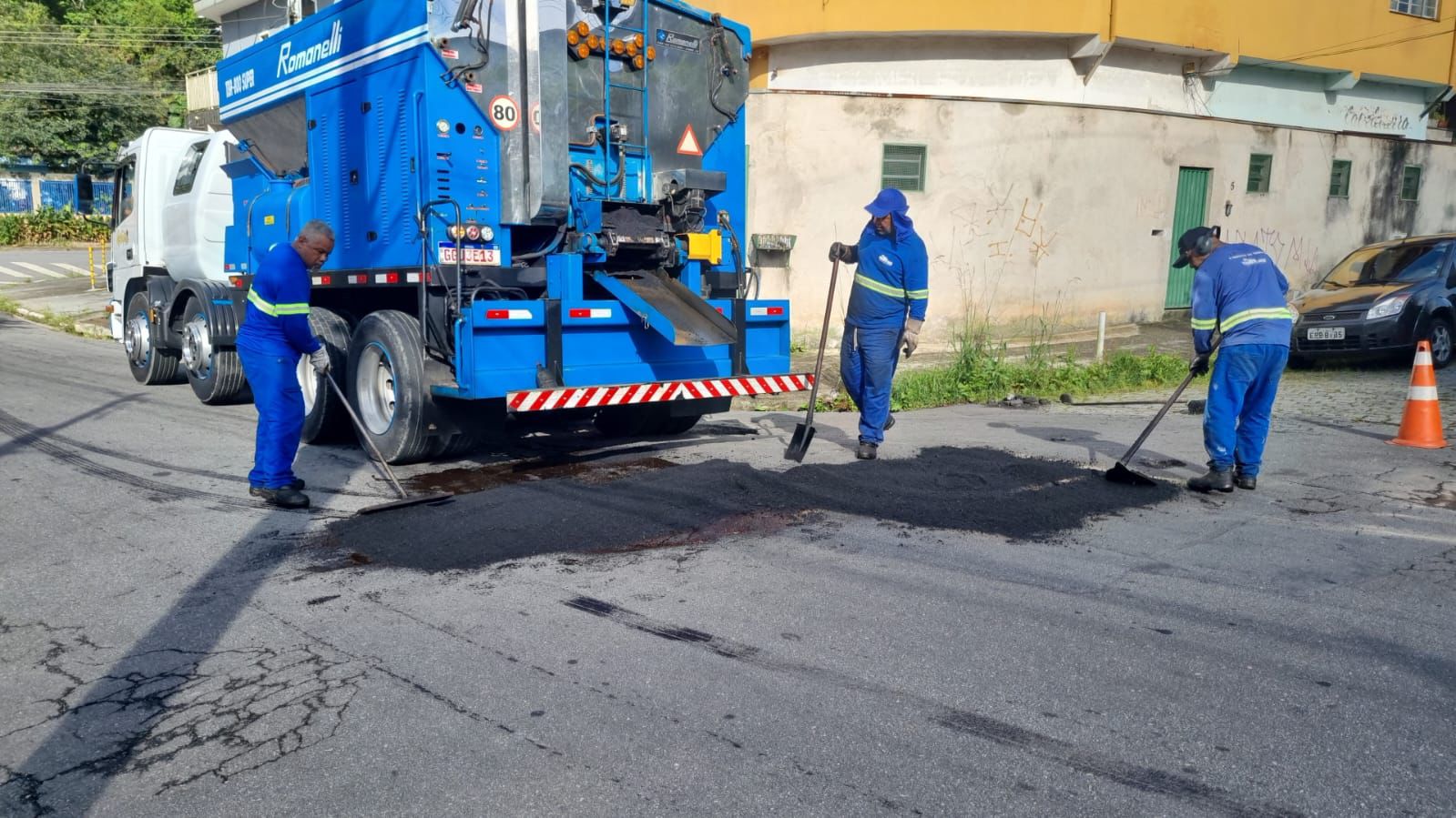 Prefeitura de Ribeirão Pires realiza operação tapa-buracos em vias do município