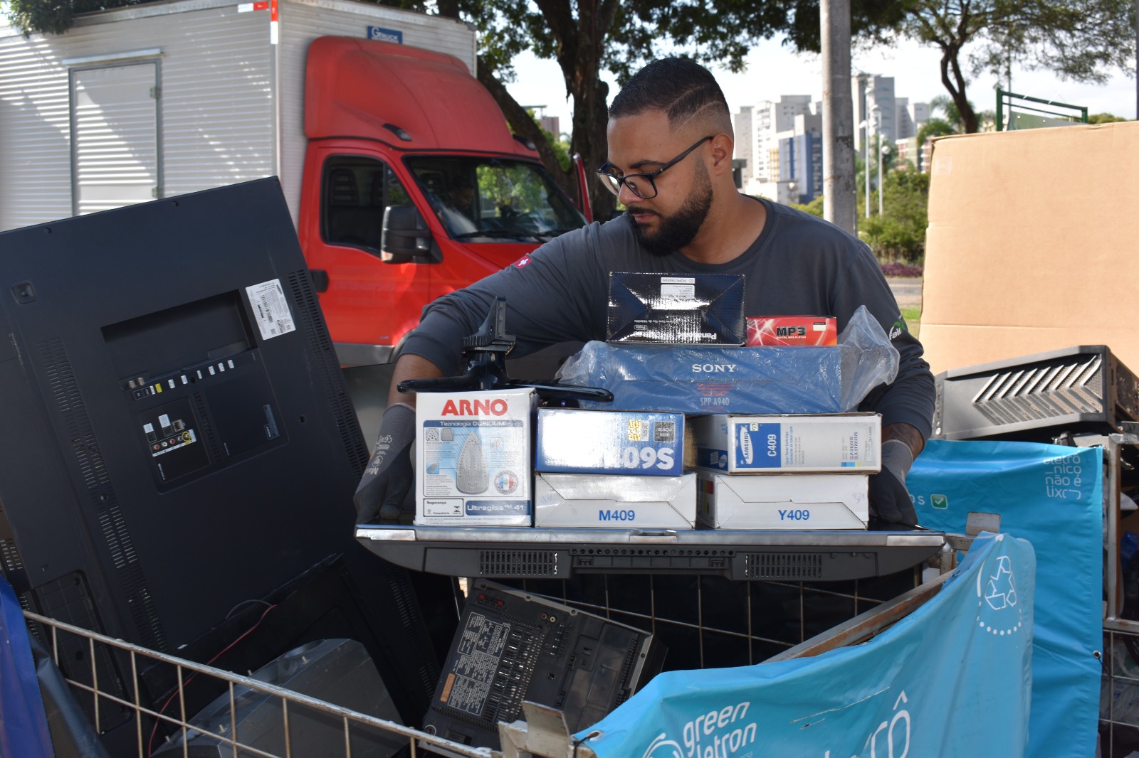 Santo André recebe drive-thru para descarte de eletroeletrônicos, pilhas, baterias e lâmpadas