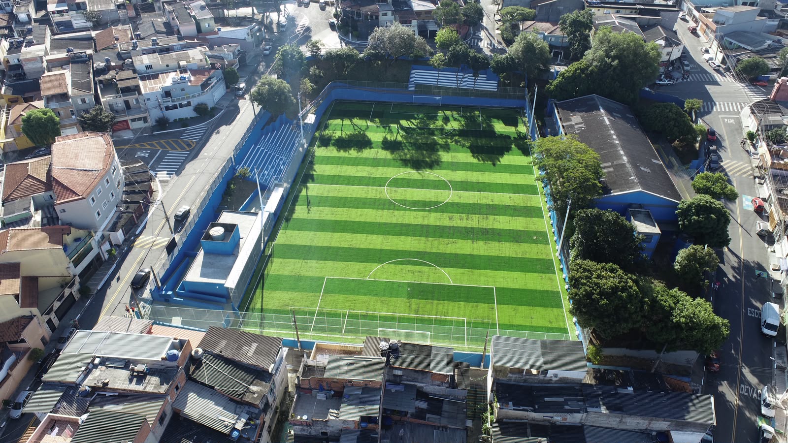 Diadema entrega Campo do Jardim ABC revitalizado e com novo gramado sintético