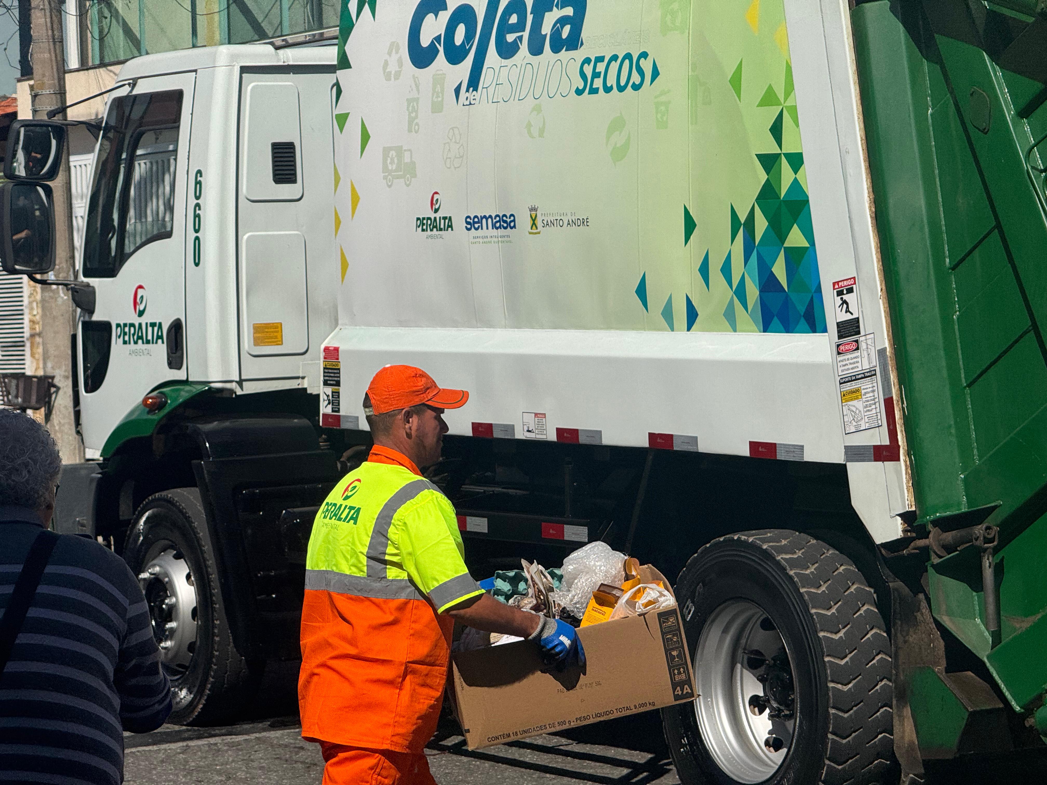 Aprovação da coleta porta a porta de Santo André sobe para 89,6% e mantém liderança entre os serviços municipais