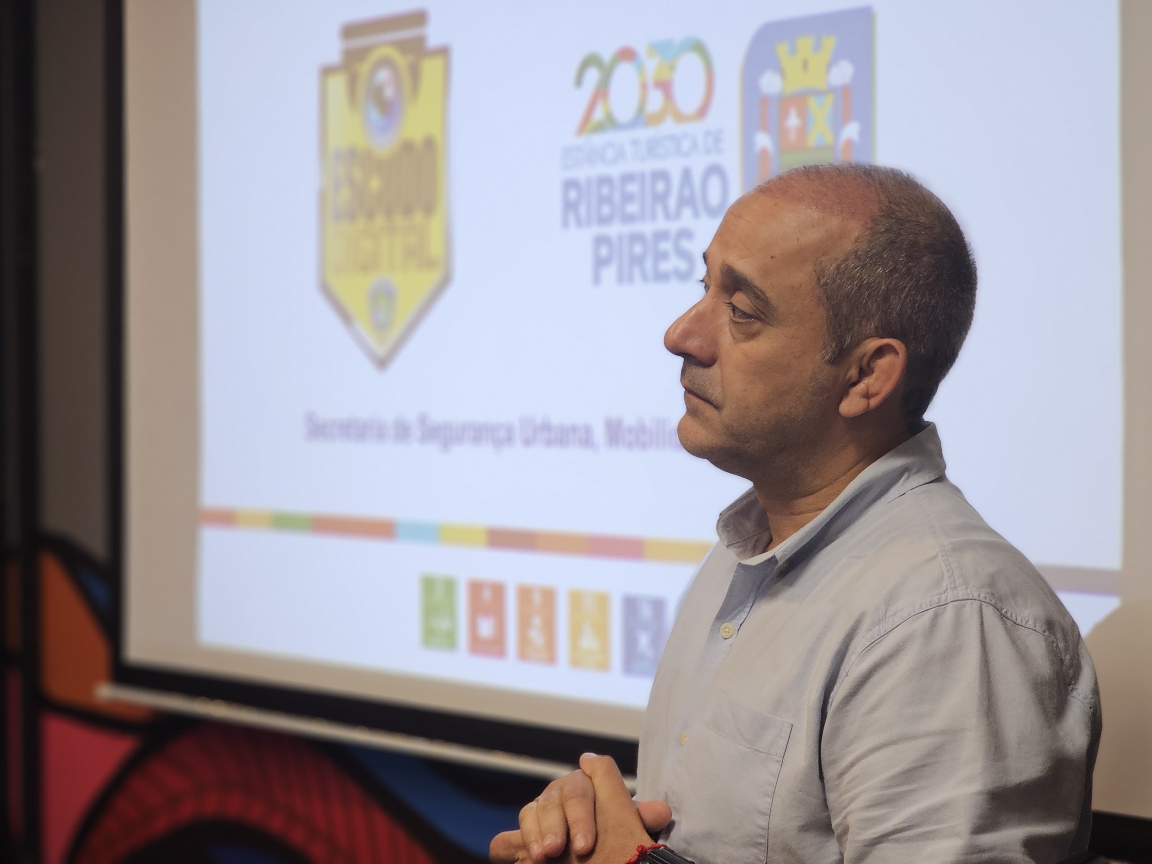 Prefeito Guto Volpi apresenta pacote de segurança para vereadores de Ribeirão Pires
