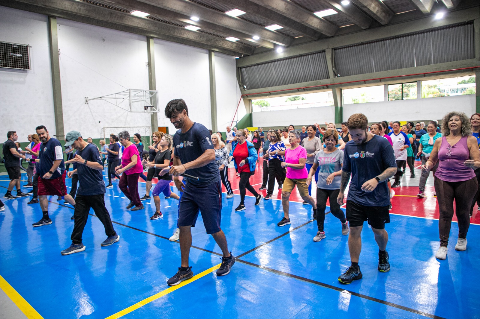 Terceira Idade de São Caetano reúne cerca de 200 idosos em aulão no Dia Nacional de Combate ao Sedentarismo