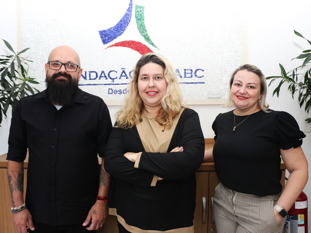 Valtemir Antonio Galli Filho, Paula Branco e Ana Paula Barros de Queiroz.