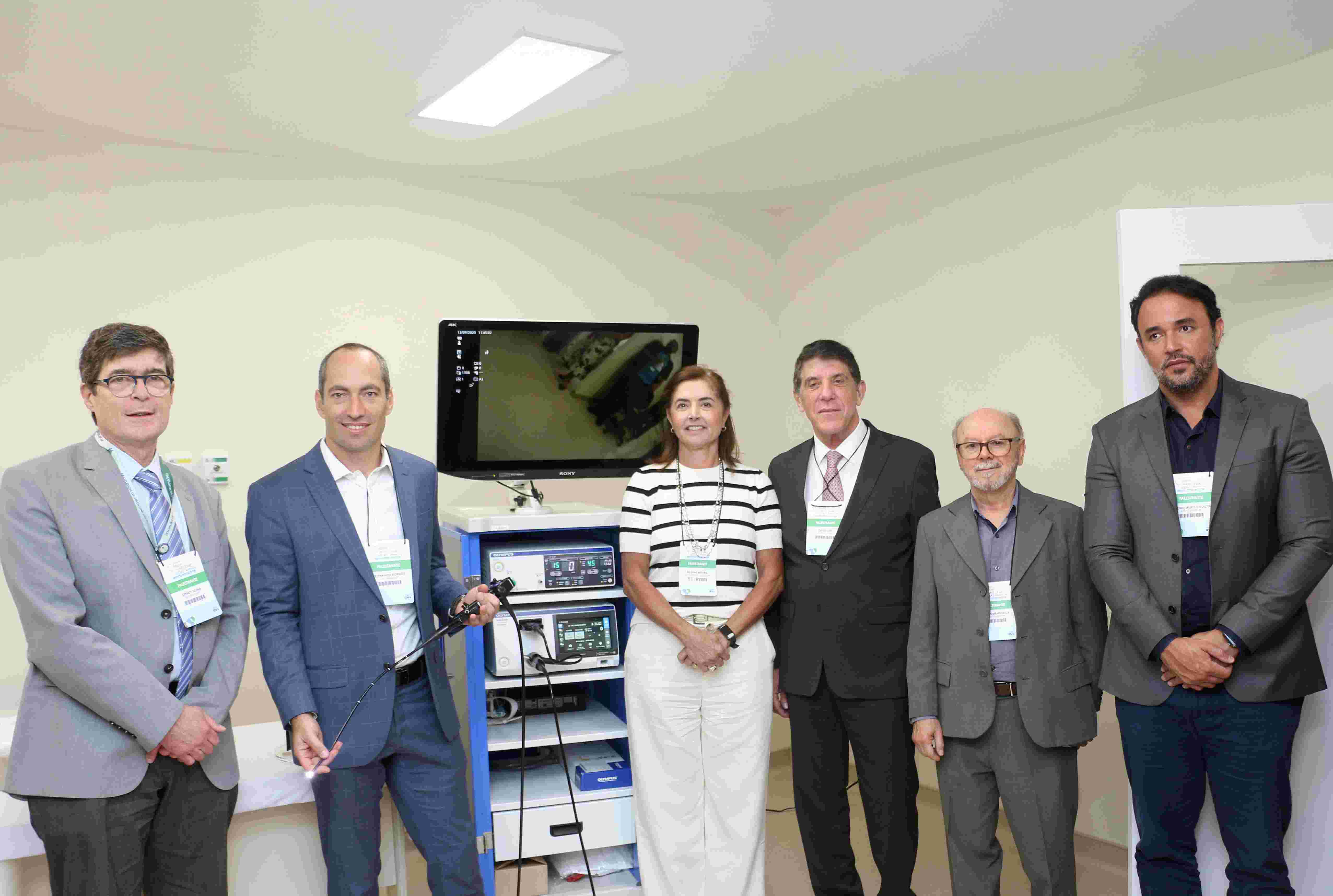 Na Foto (esq. para dir.): Sidney Glina (Pró-Reitor de Pós Graduação e idealizador do "Cabem"); Fernando Korkes (Urologista e idealizador do "Cabem"); Regina Maura Zetone (Secretária de Saúde de São Caetano); David Uip (Reitor da FMABC); Osmar Mendonça (Vice-Presidente da Fundação ABC) e Sérgio Murilo (Secretário Adjunto de Saúde de Santo André)