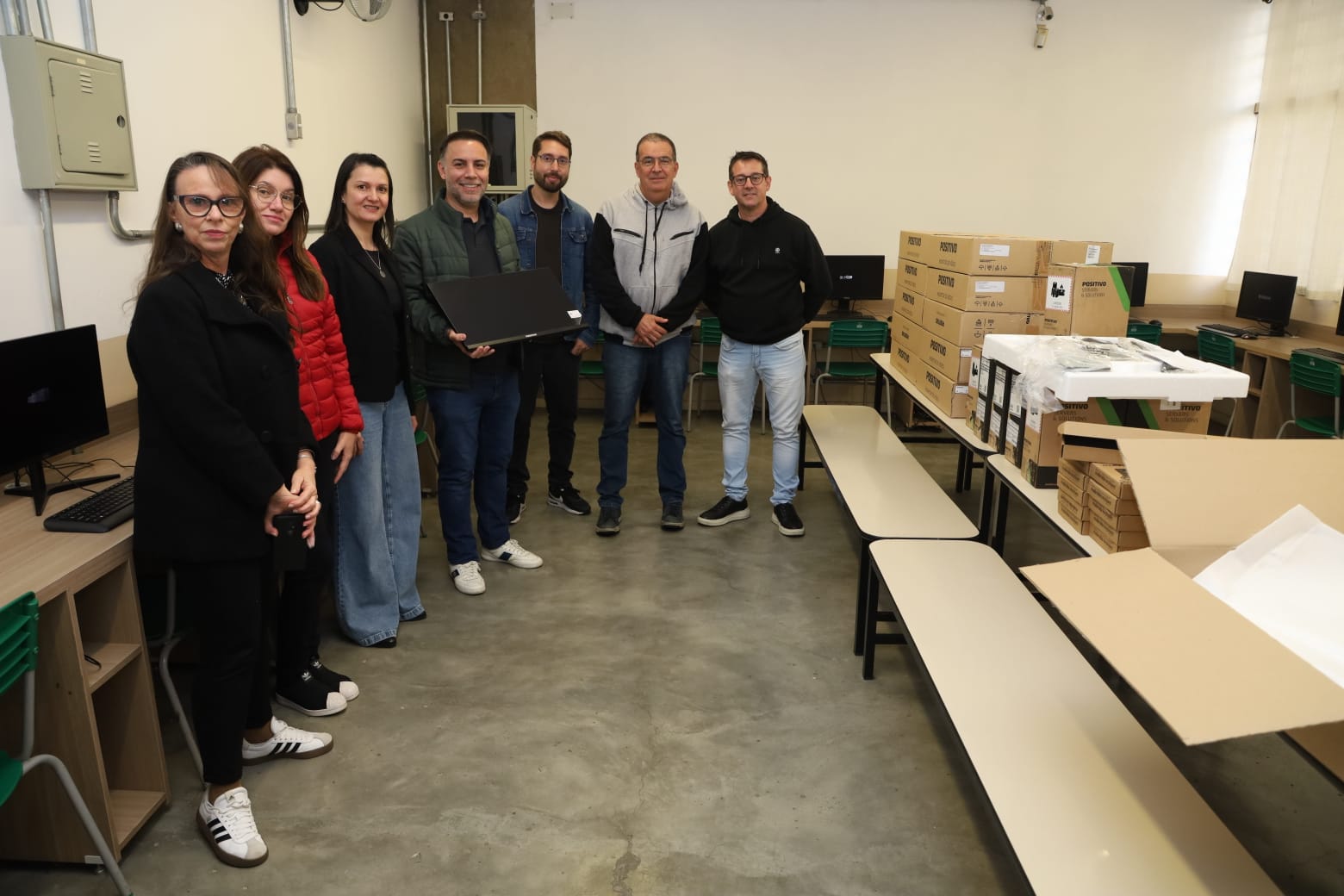 Santo André amplia informatização em escolas municipalizadas com novos computadores em sala de aula