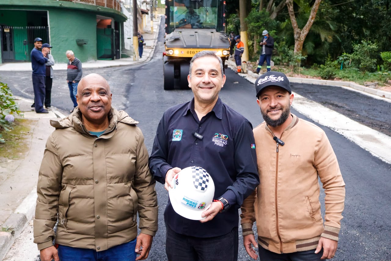 Em Ribeirão Pires, Jardim Mirante recebe primeira camada de asfalto