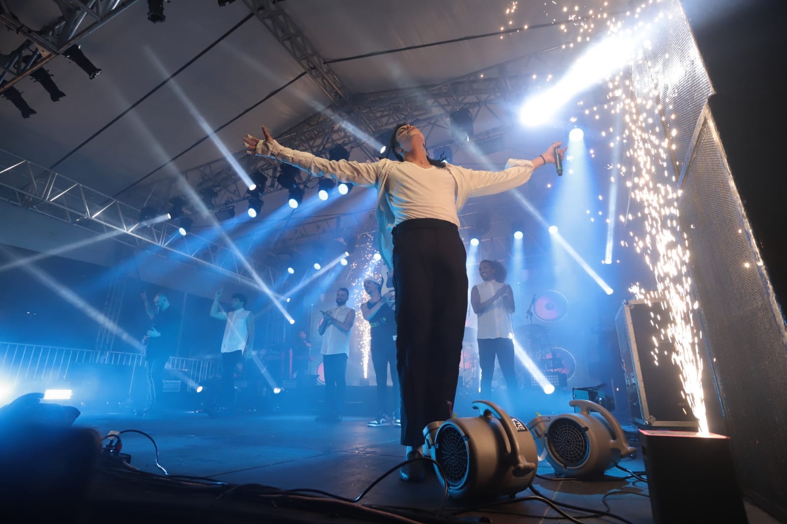 Rodrigo Teaser encerra Natal Solidário com tributo a Michael Jackson no Paço Encantado de Santo André