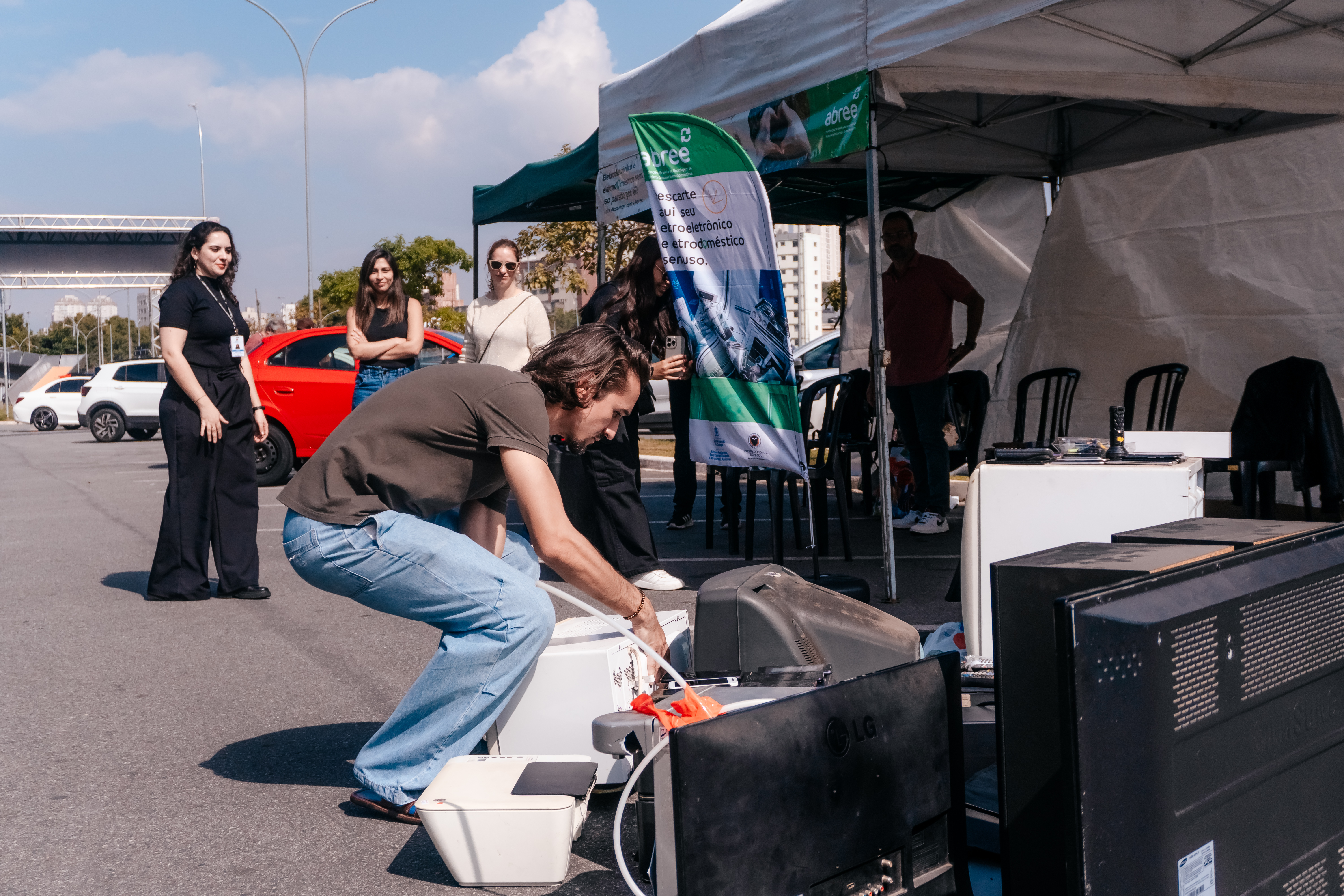 Com drive-thru no Paço, São Bernardo reforça políticas de sustentabilidade, e recebe centenas de produtos