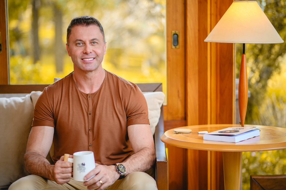 Saiba como o livro mais vendido do Brasil Café com Deus Pai pode