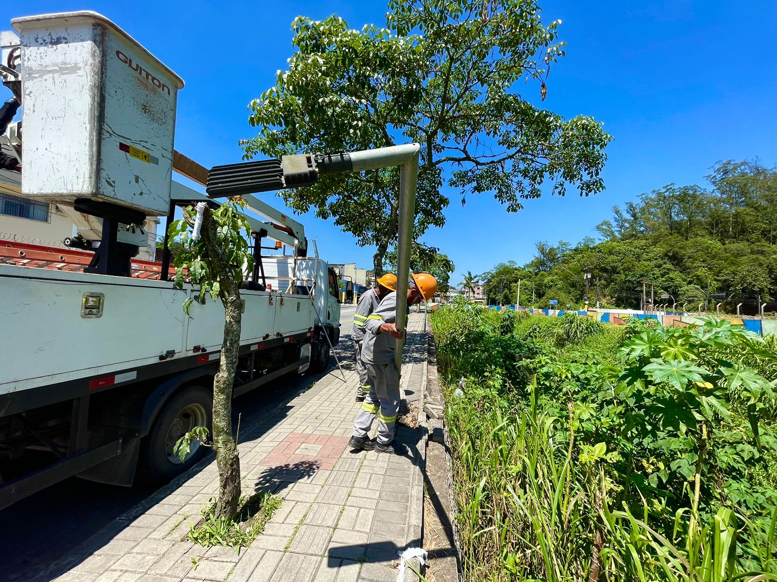    Ribeirão Pires inicia substituição de iluminação da Avenida Prefeito Valdírio Prisco